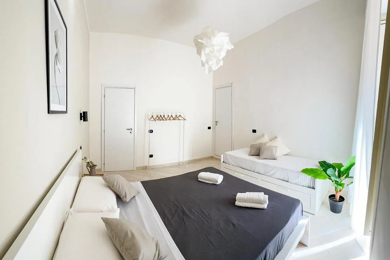 Cozy Rooms Napoli 0*, Naples